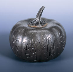 Purple Clay Tall Teapot with Willow Decoration
and Poetic Inscription by Qu Yingshao (1780-1849).