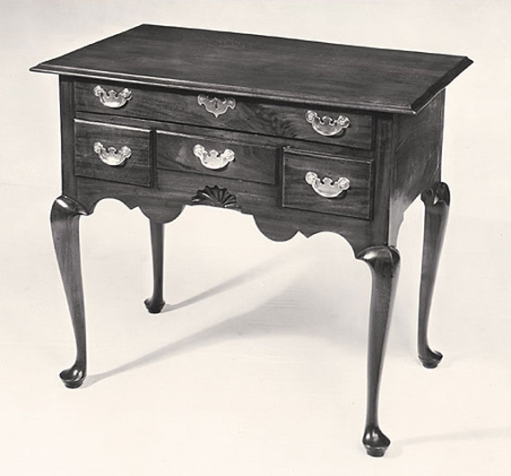 Fine Queen Anne Mahogany Lowboy