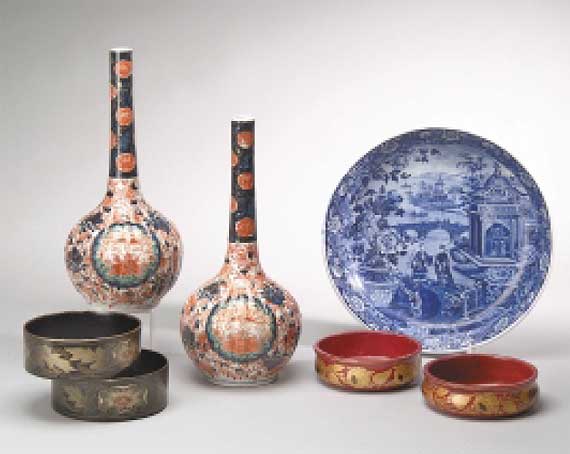 COLLECTION OF FURNISHINGS