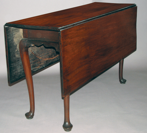 Walnut Queen Anne Table