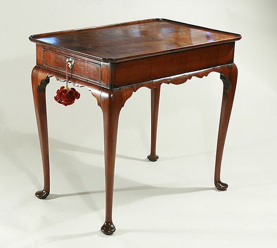 IRISH GEORGE II MAHOGANY TEA TABLE, Ireland, c1750
