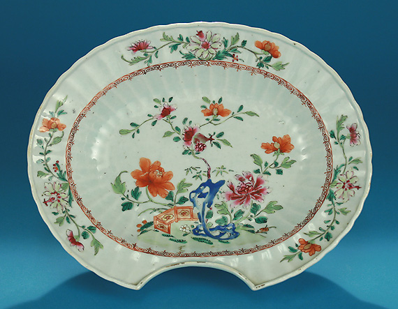 CHINESE EXPORT FAMILLE ROSE BARBER’S BOWL Qianlong, c1765
