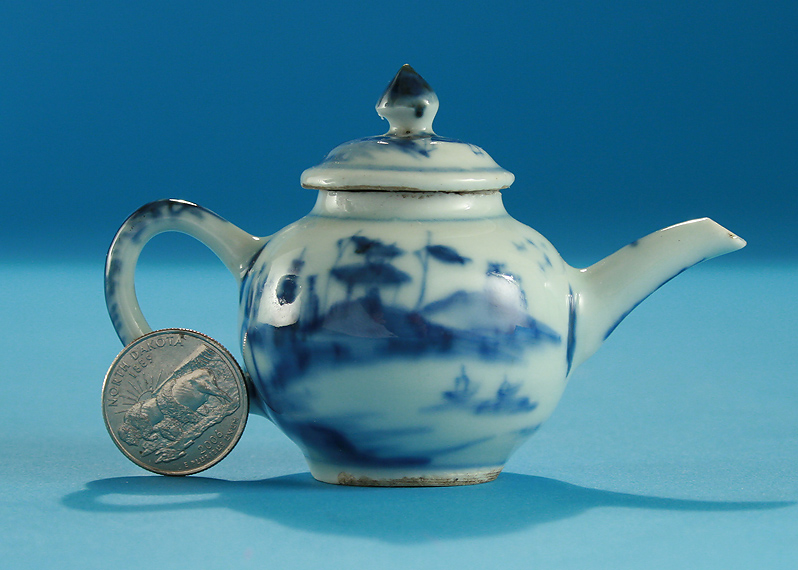 CHINESE EXPORT EUROPEAN MARKET PORCELAIN  MINIATURE TEAPOT & COVER,  Yongzheng / Early Qianlong, c1730-40