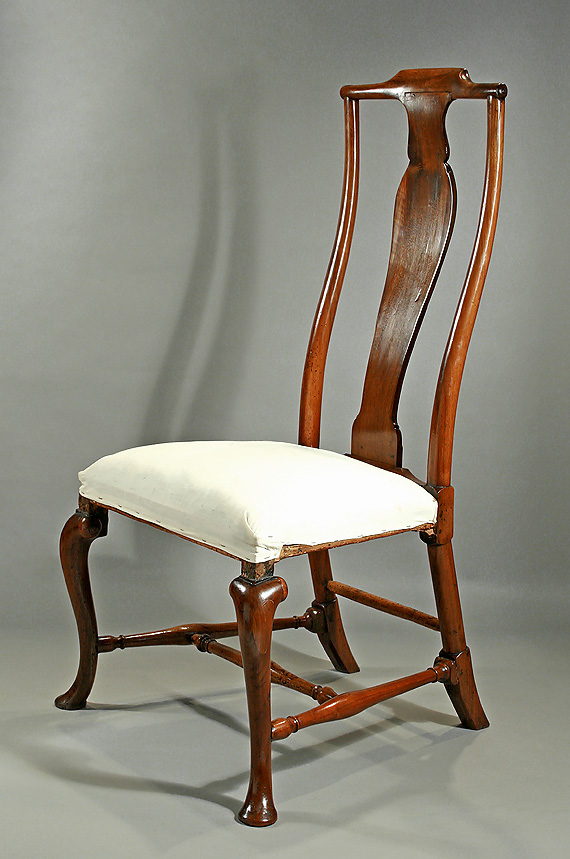 WILLIAM III / QUEEN ANNE WALNUT SIDE CHAIR,  England, c1700-1710