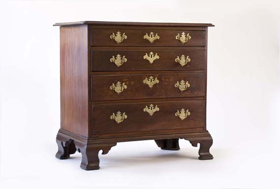 Walnut Queen Anne Chest of Drawers