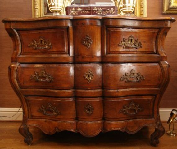 Trombeau Chest